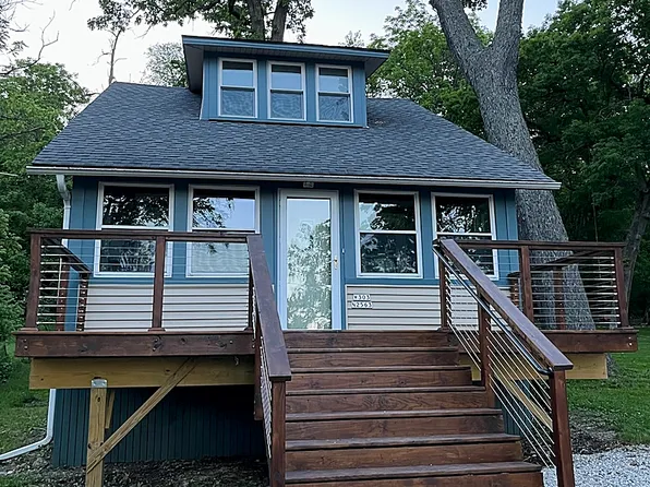 W303N2563 Maple Ave, Pewaukee, WI 53072