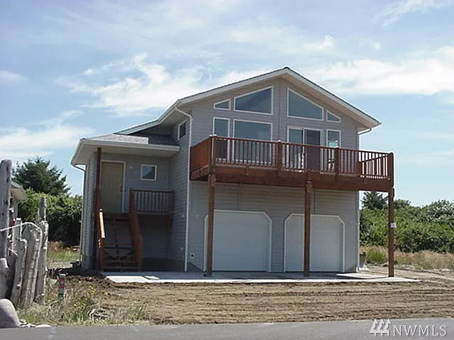 526 Ocean Shores Blvd SW photo 1
