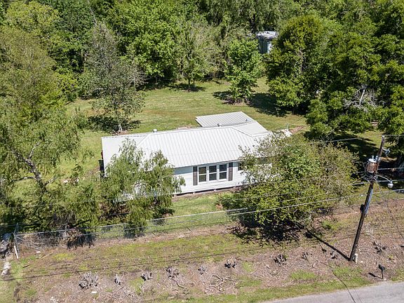 3rd image of 105 Bristol Dr