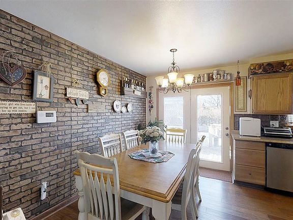 3rd image of 1034 Laredo Dr