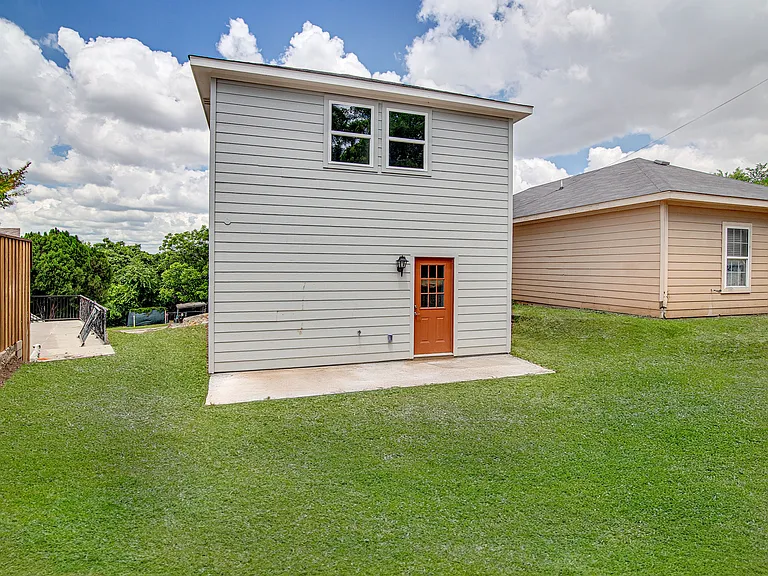 2602 Malone St — Photo 3