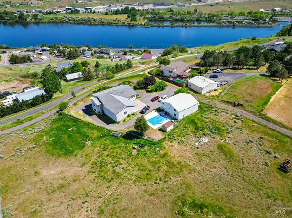 2750 S Perry Ln, Clarkston, WA 99403