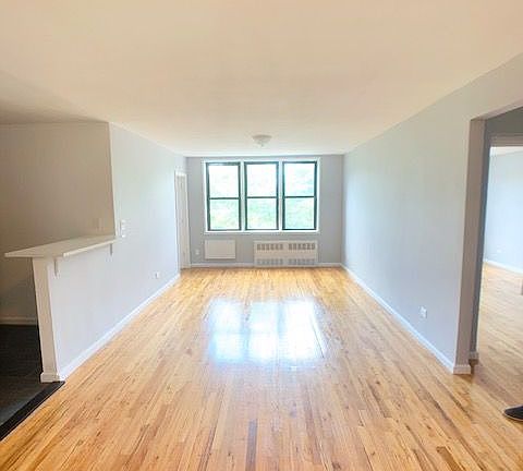 5th image of 200 E 17th St APT 3J