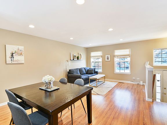 4th image of 884 Essex Cir