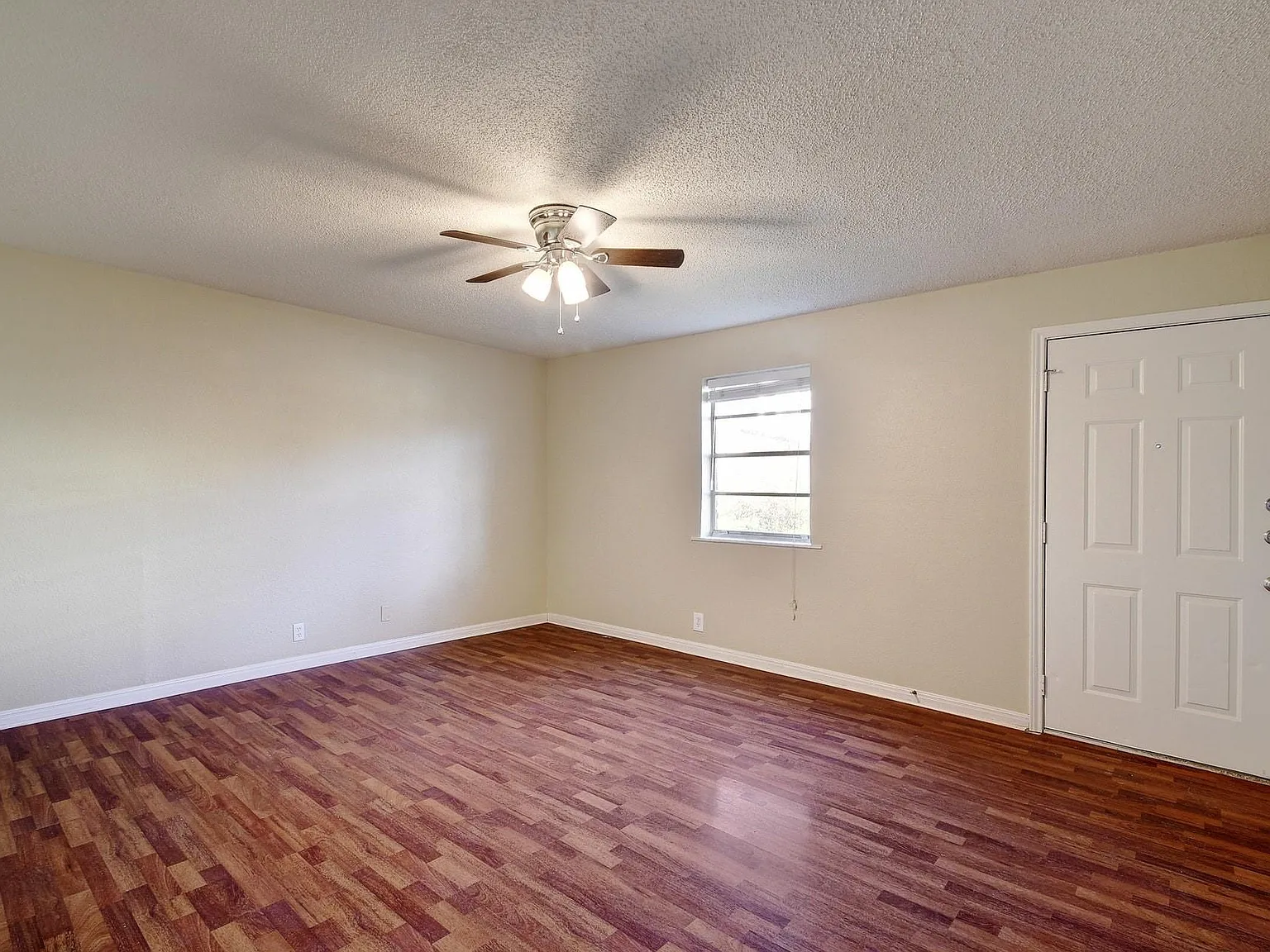 2 bed, 1.0 bath, 1200 sqft, $1,795 — Photo 3