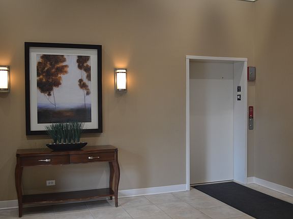 3rd image of 300 Village Cir Unit 309