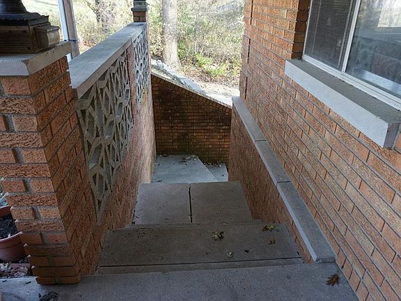 5th image of 205 East Dr
