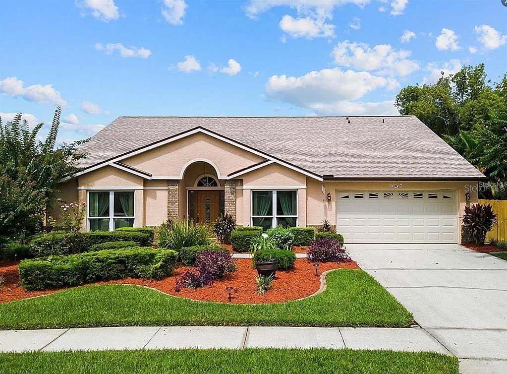 3 bed, 2.0 bath, 2326 sqft, $2,750 — Photo 1