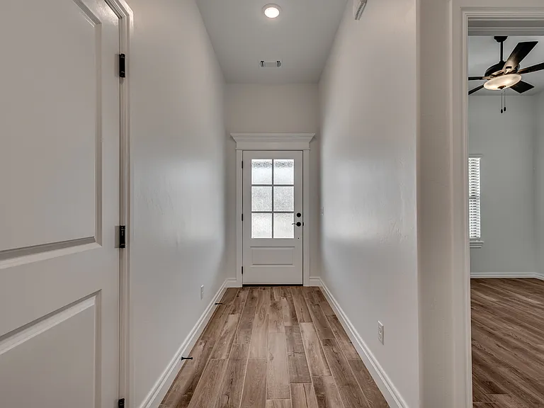 3233 Alameda St — Photo 15