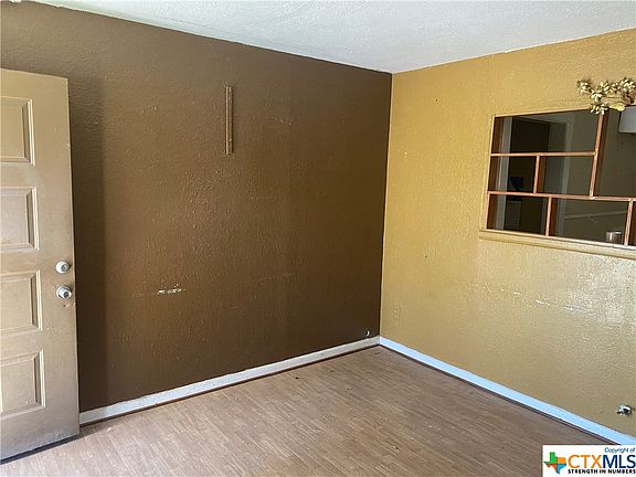 4th image of 636 Campbell St