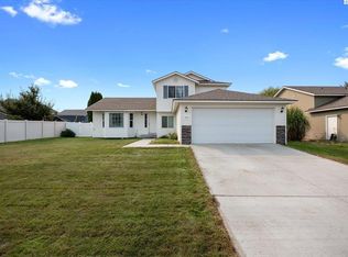 7806 Snoqualmie Dr, Pasco, WA 99301