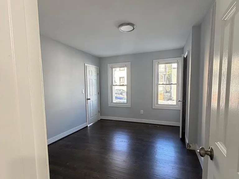 115 E Monmouth St — Photo 3