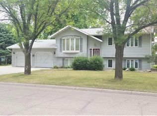 137 Maplewood Dr, Gwinner, ND 58040