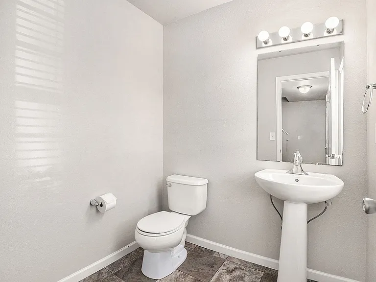 1048 Broken Ridge Dr — Photo 8