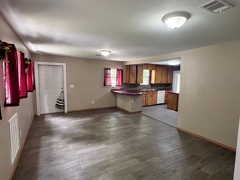 125 Plain St — Photo 10