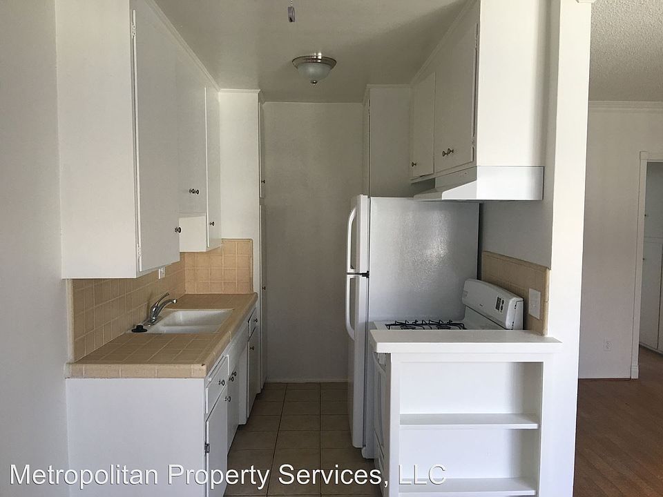 2nd image of 1745 N Wilton Pl APT 6