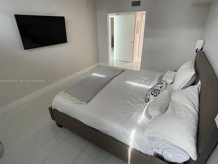 31 SE 5th St #3103 — Photo 7