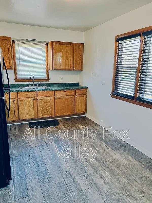 3 bed, 1.0 bath, 1287 sqft, $2,500 — Photo 4