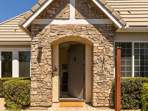 2nd image of 515 Myrtle Ct