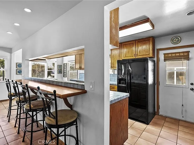810 N Maria Ave — Photo 6