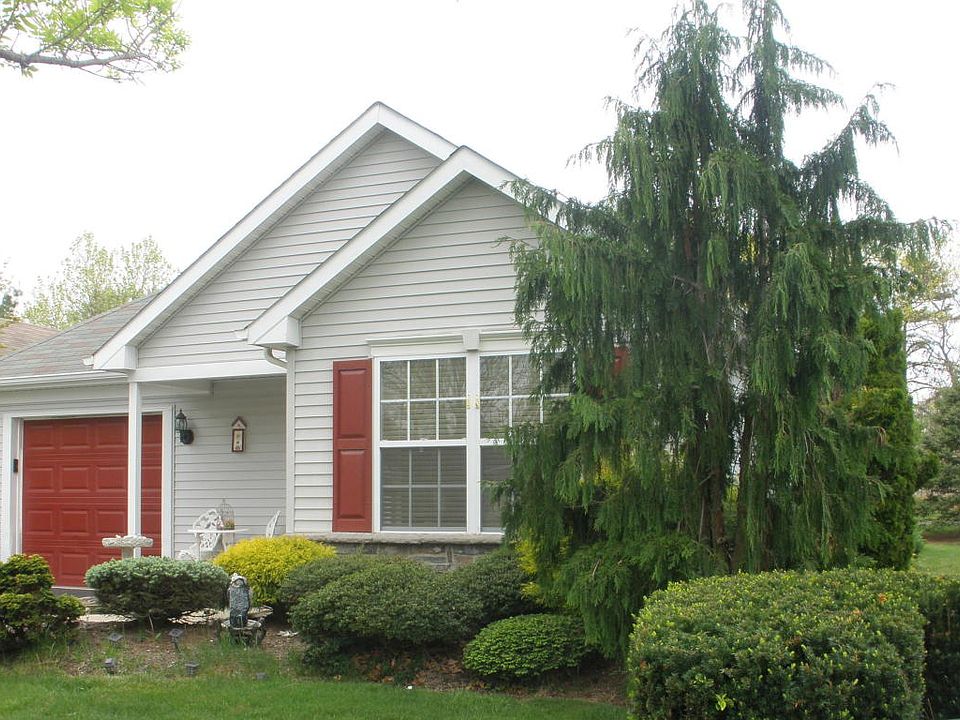 1st image of 5 Strawberry Ln