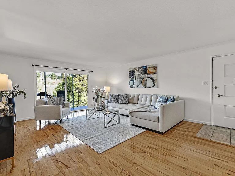 1120 Hollywood Ave #1 — Photo 3