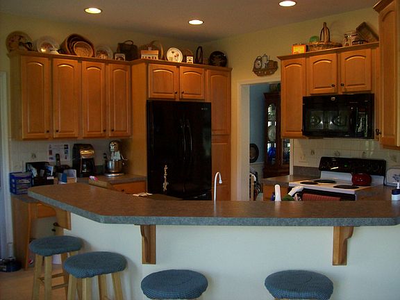 kitchen w/ bar