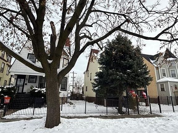 3rd image of 119 N Lorel Ave