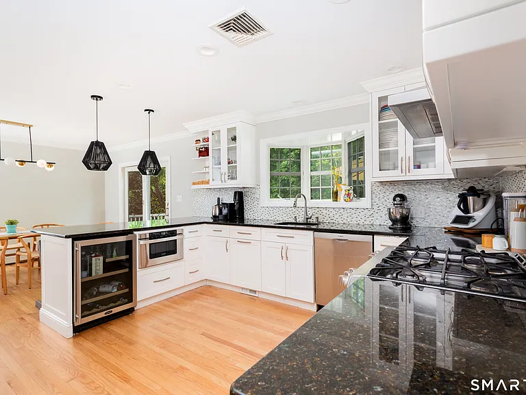 25 Griffith Rd — Photo 3