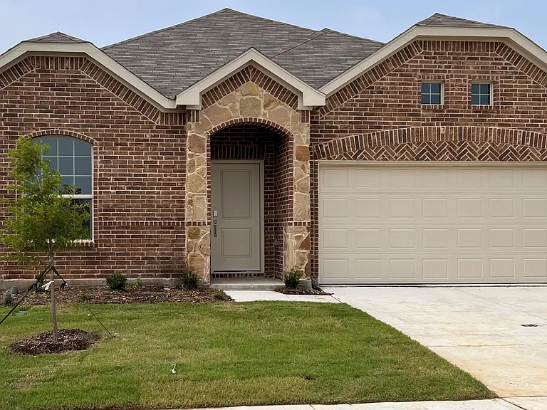 252 Ardsley Ln — Photo 1