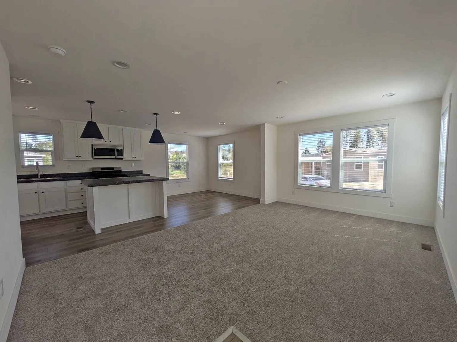 3 bed, 2.0 bath, 1160 sqft, $1,795 — Photo 3
