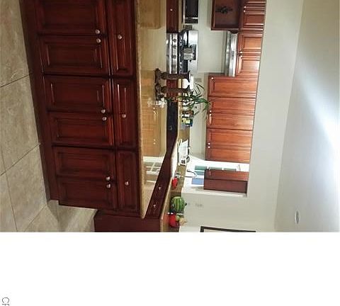 3rd image of 9537 Rosecrans Ave