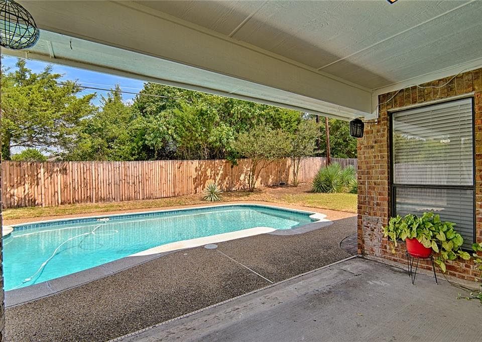 1st image of 309 Meadowbrooke Dr