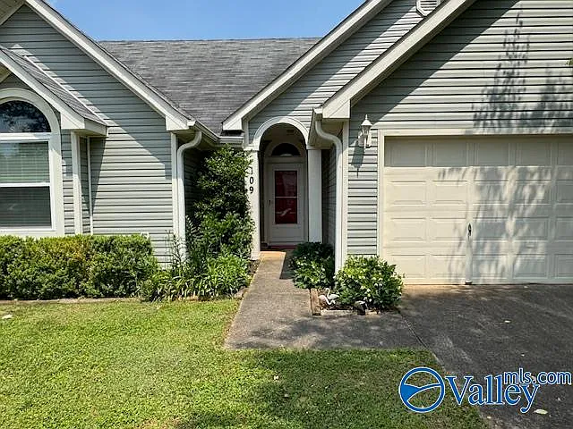 109 Brushcreek Dr SW — Photo 2