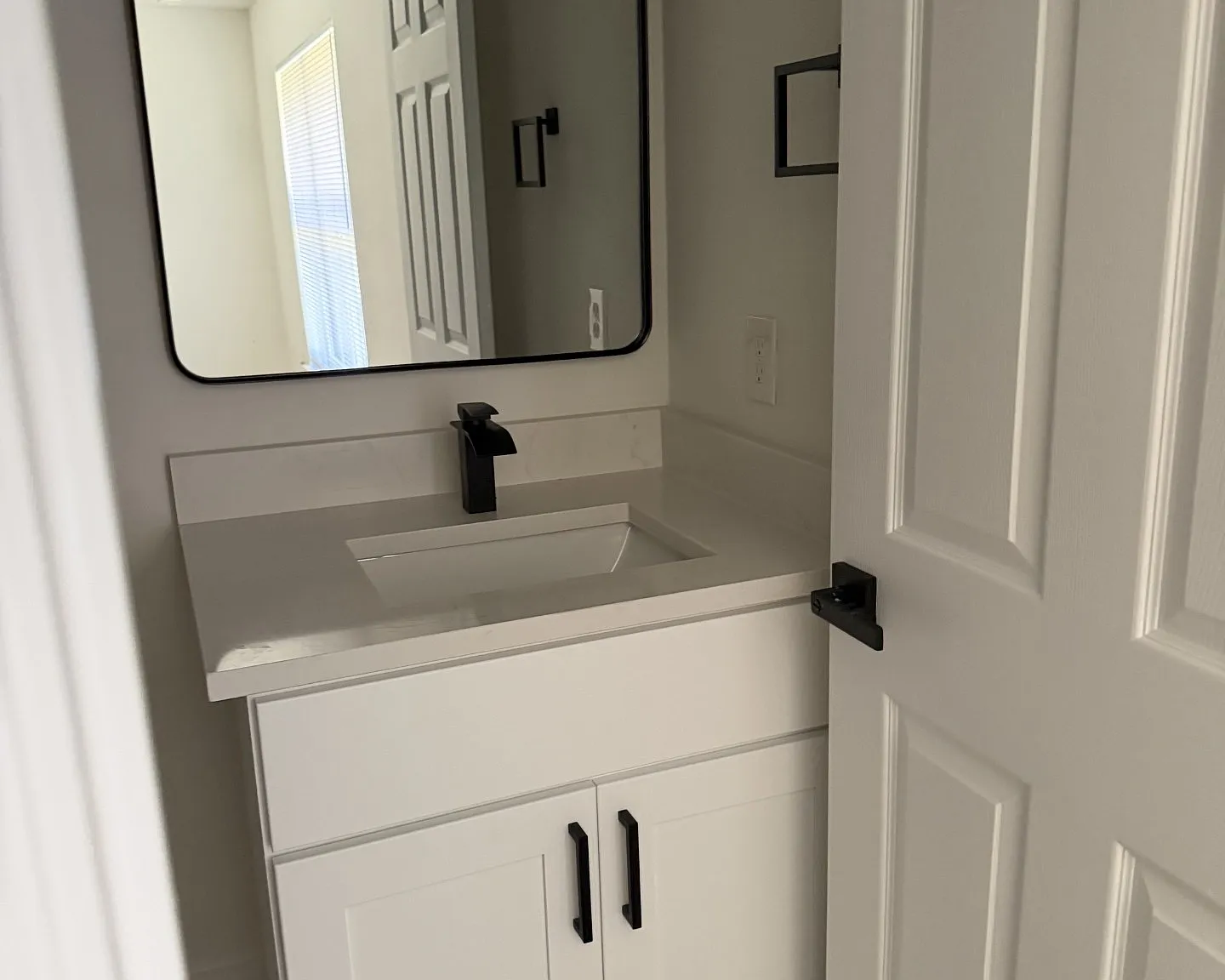 3 bed, 1100 sqft, $1,950 — Photo 3