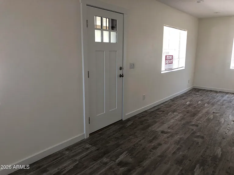326 W Highland Ave — Photo 6