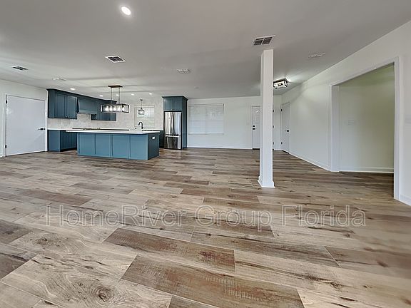 3rd image of 210 Noble Cir W