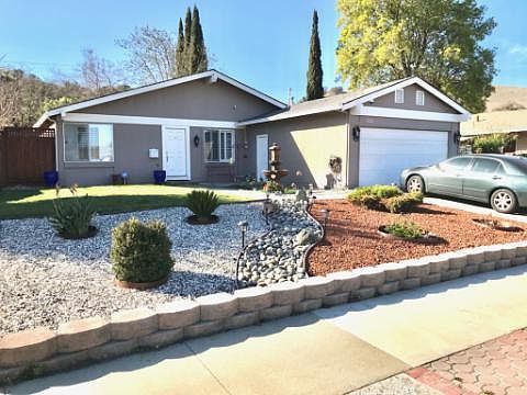 2nd image of 333 Vineyard Dr