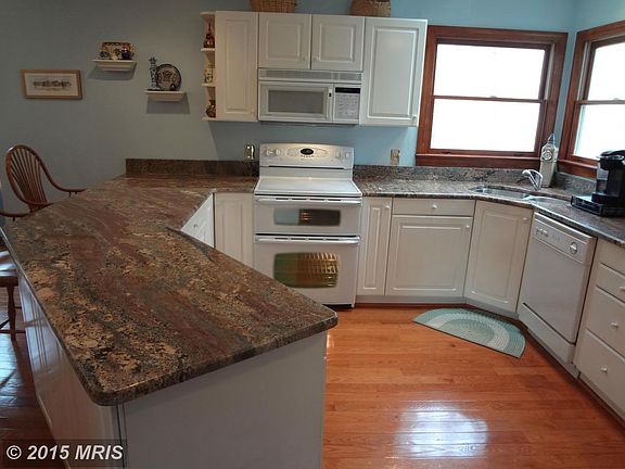 3rd image of 10402 Shaw Dr