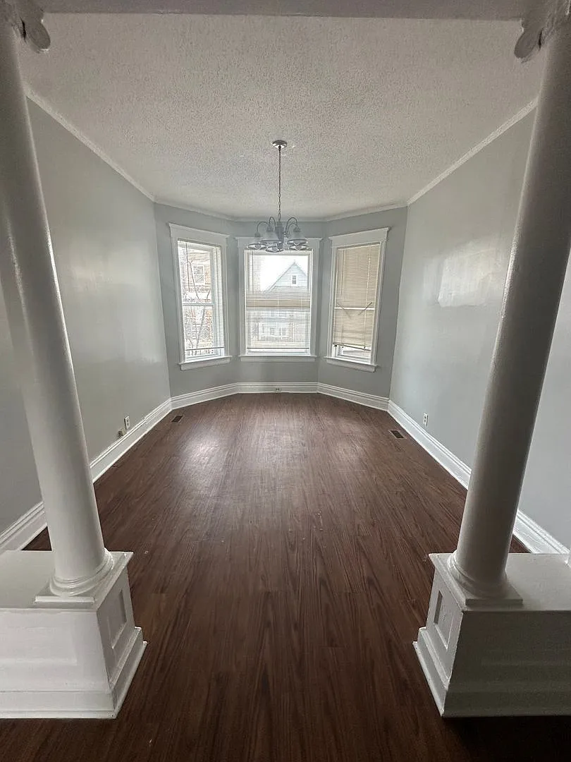 4356 S Wells St — Photo 2