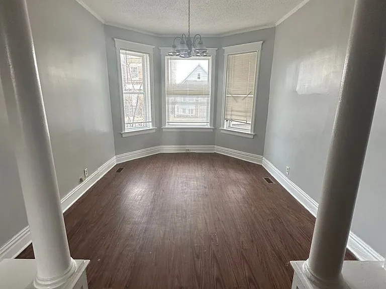 4356 S Wells St — Photo 2