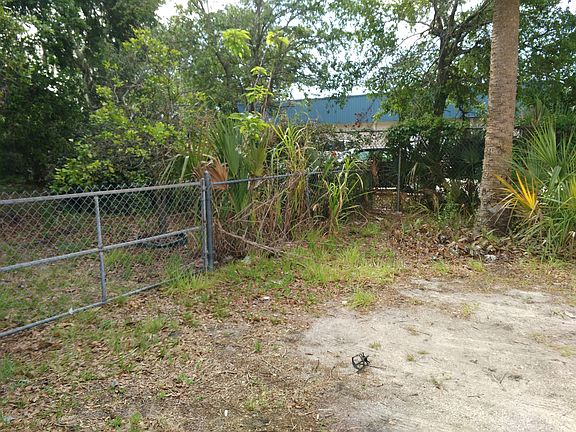 4th image of 219 N Orange St