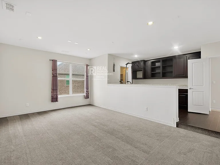 151 Darian Dr — Photo 38