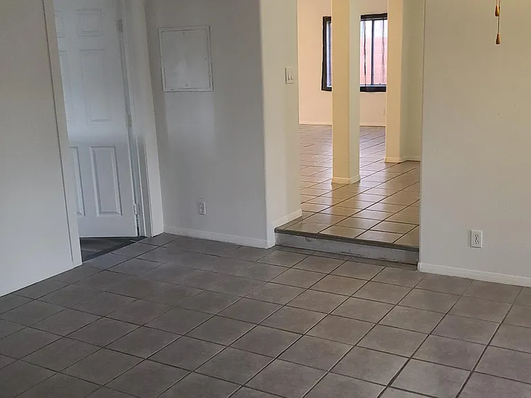 4142 E Fremont St — Photo 2