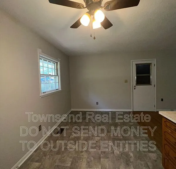 2904 Collingwood St — Photo 8