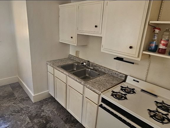 3rd image of 729 Guilford St #4