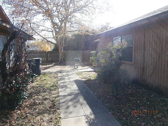 2nd image of 915 NE Tortoise Dr APT D