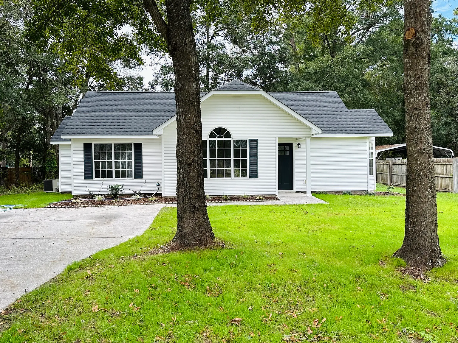 3 bed, 1244 sqft, $2,400 — Photo 1