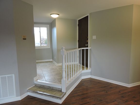 2nd image of 1780 Gloucester Ct #B