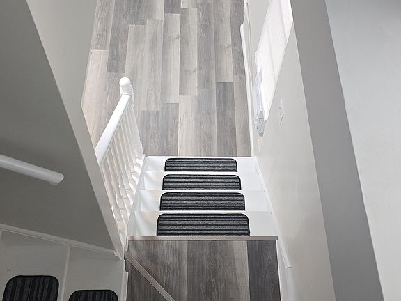 3rd image of 3363 W 30th St #Up